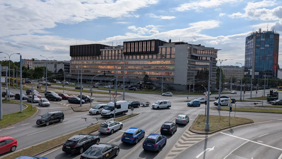 Během letních prázdnin se začne s opravou tramvajové trati ve frekventované křižovatce U Jána