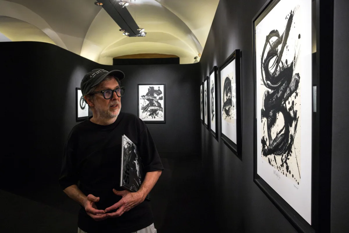 Aleš Najbrt se vrátil k volné tvorbě. Západočeská galerie vystavuje jeho unikátní litografie
