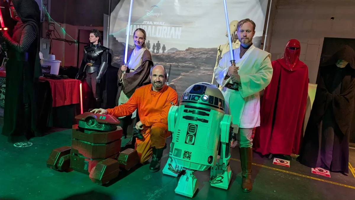 Modelář si postavil dva droidy z oblíbené ságy Star Wars, pomýšlí i na legendu C-3PO