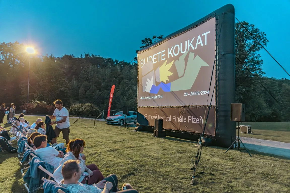 Letní kino na místech, kde byste to nečekali. Promítání bude v pivovaru i ve stodole