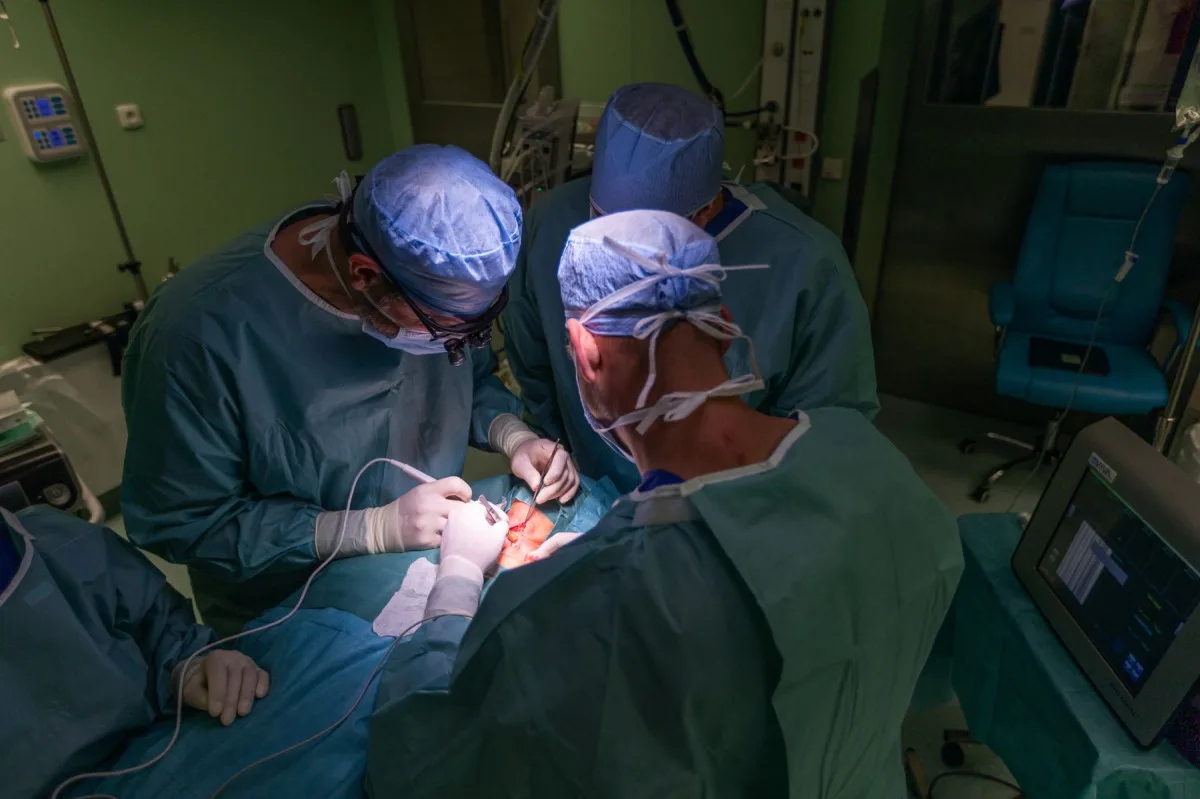 Nový přístroj ve Stodské nemocnici ohlídá hlasivky pacientů při operaci štítné žlázy