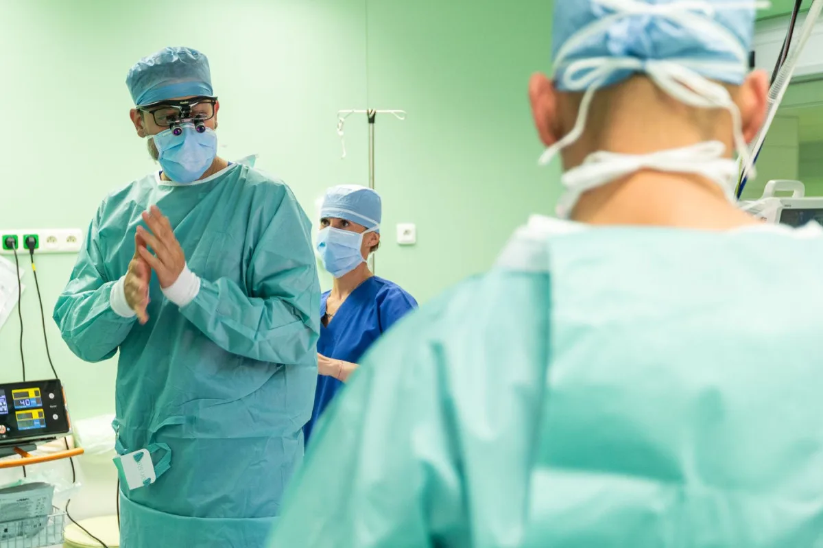 Nový přístroj ve Stodské nemocnici ohlídá hlasivky pacientů při operaci štítné žlázy