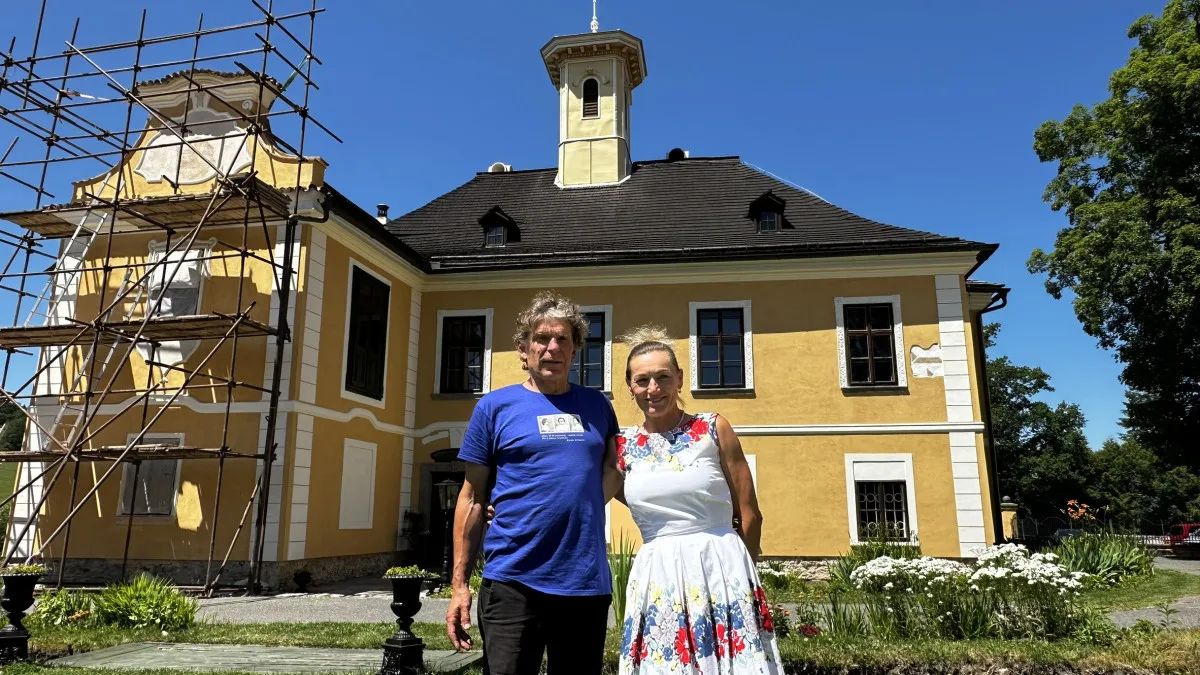 Svůj životní sen mění v realitu manželé Markéta a Michal Kaplanovi na svém zámku Nemilkov