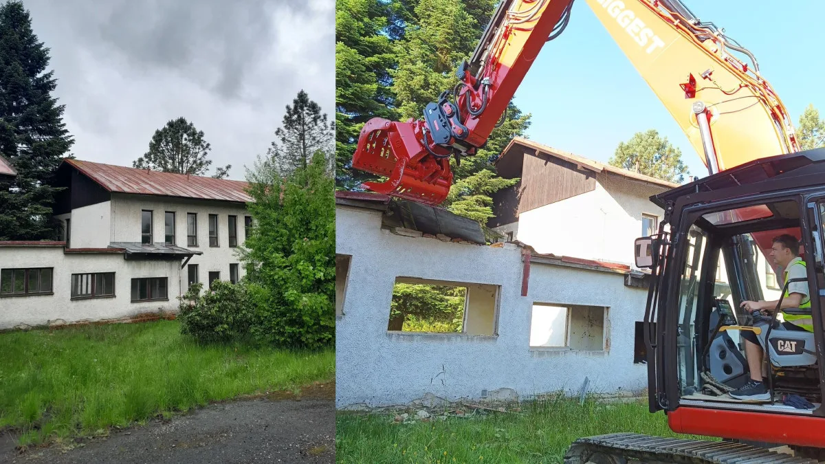 Reálnou demolici školky si v bagru vyzkoušel i samotný starosta Železné Rudy Filip Smola