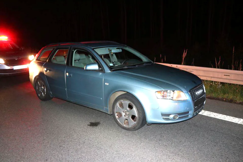 Zběsilý úprk přes hranice. Audi ujíždělo rychlostí přes 200 km/h, řidič vybržďoval policisty