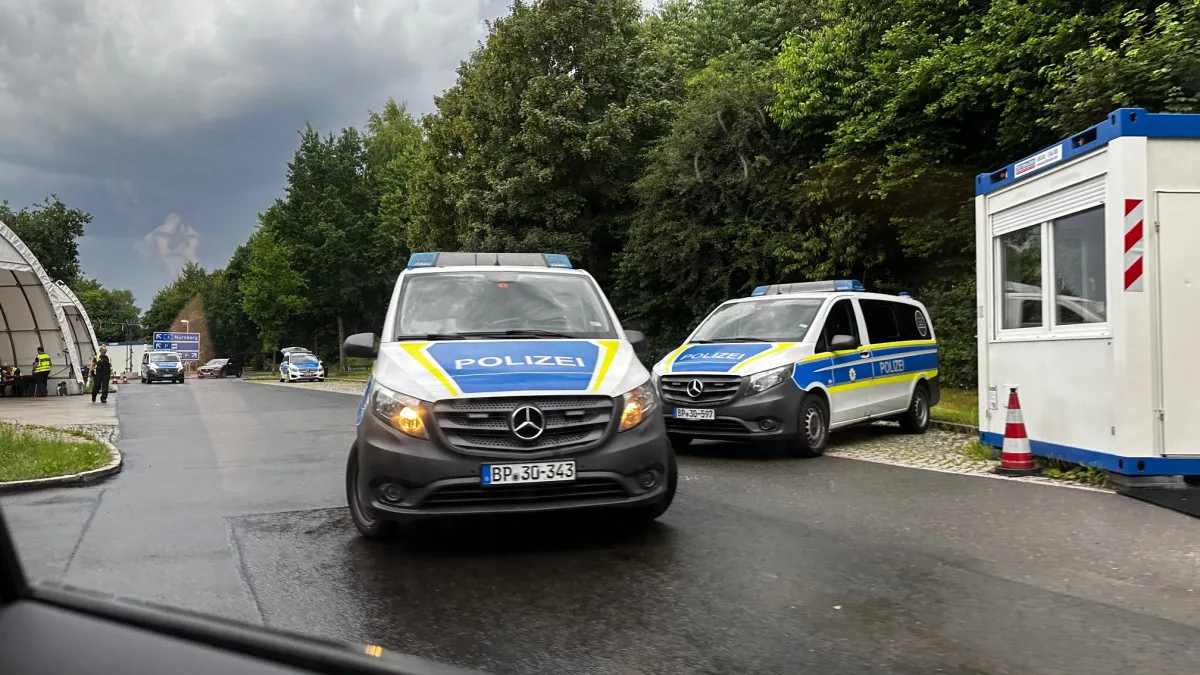 Stanoviště německé policie za hraničním přechodem Rozvadov