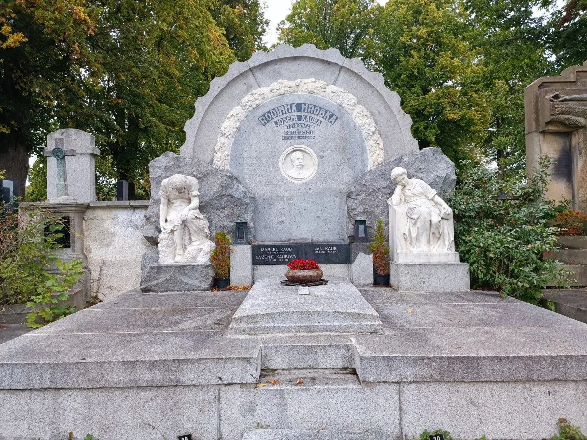 Rodinná hrobka Josefa Kauba od sochaře Vojtěcha Šípa, foto: Josef Babor