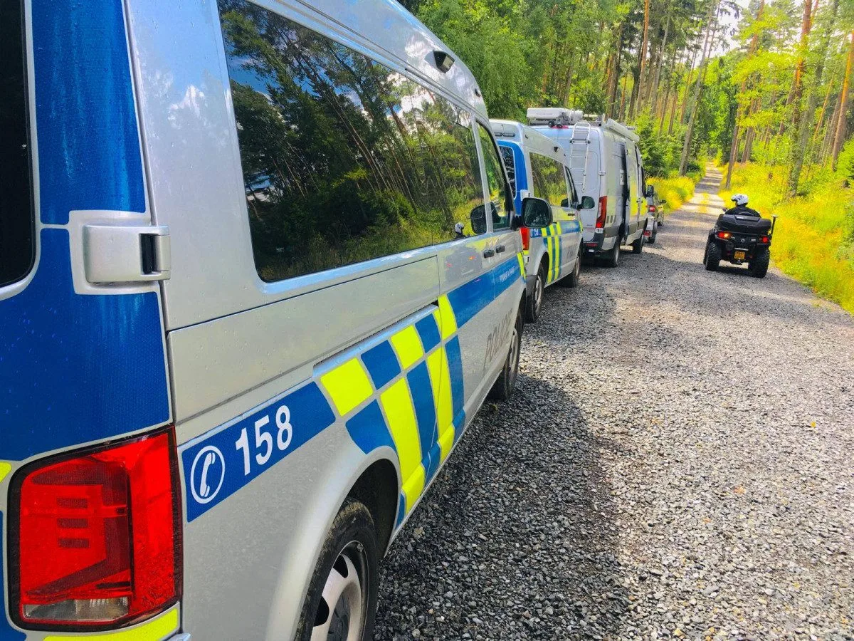 Záhadné zmizení padesátiletého muže. Policie opakovaně nasazuje do pátrání lidi, psy i vrtulník