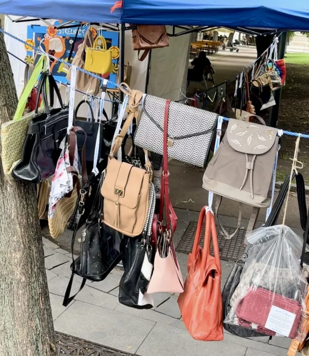 Dobročinný bazar nepotřebných kabelek pomůže lidem s handicapem