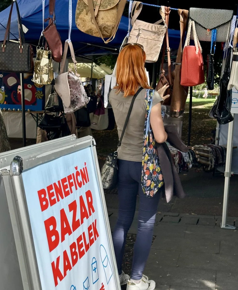 Dobročinný bazar nepotřebných kabelek pomůže lidem s handicapem