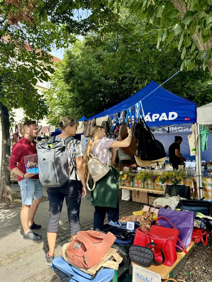 Dobročinný bazar nepotřebných kabelek pomůže lidem s handicapem