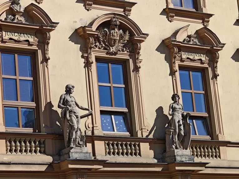 Budova před obnovou.