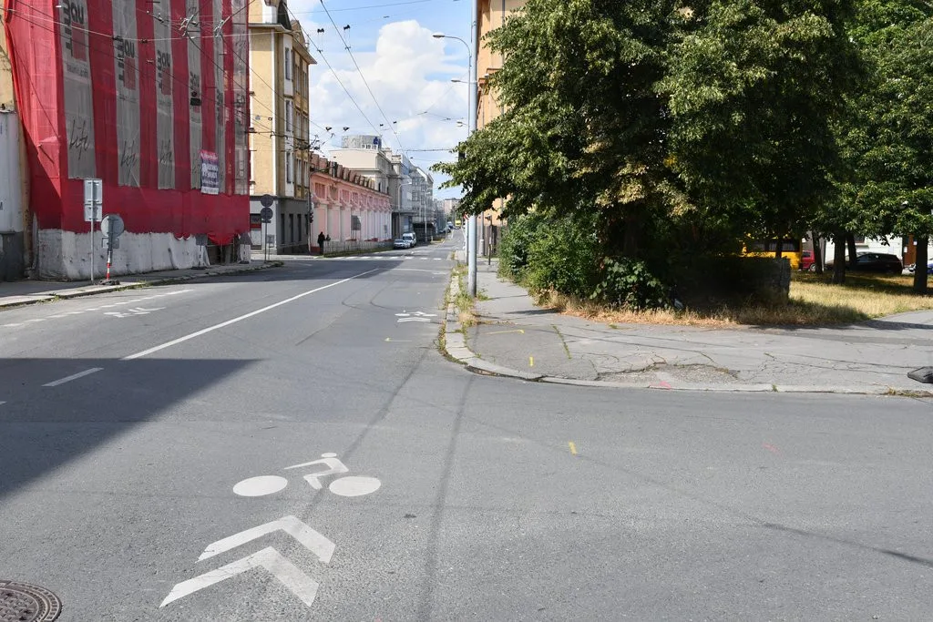 Další těžká rána pro dopravu v Plzni. Až do konce roku se budou opravovat ulice kolem Husova náměstí