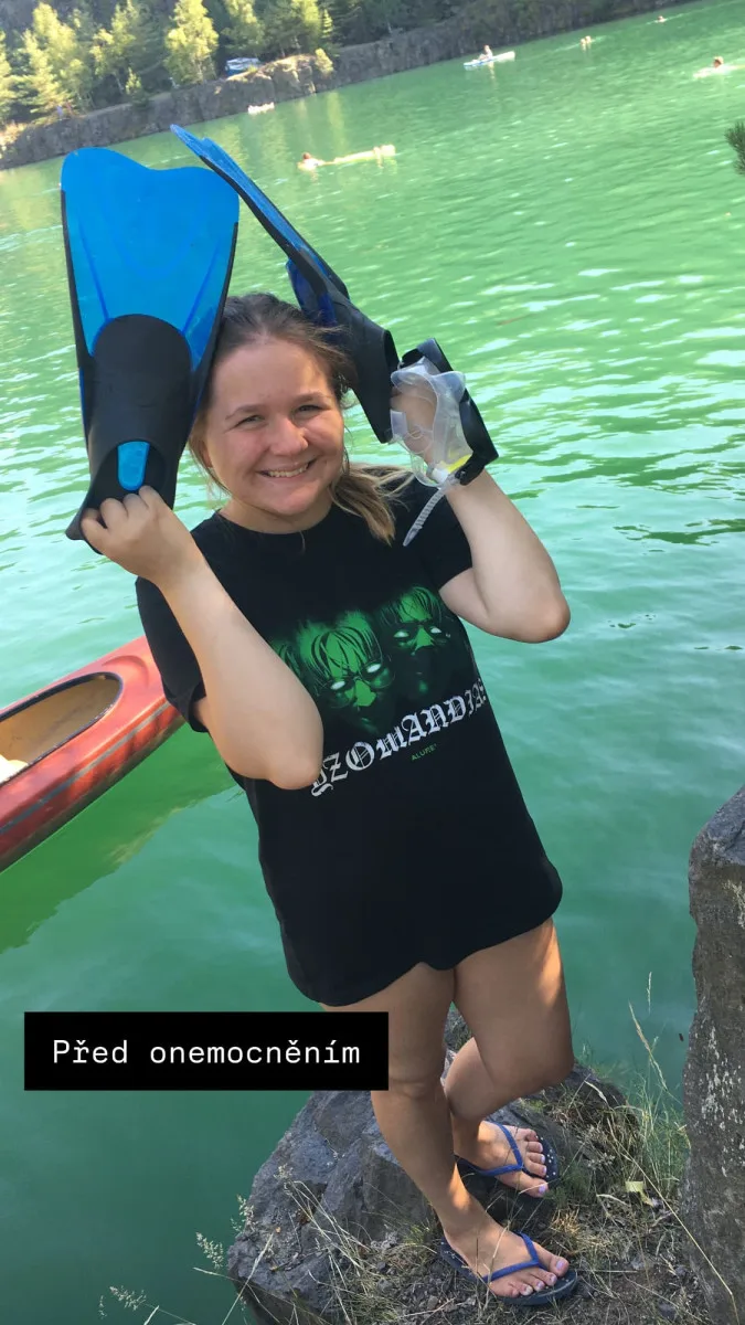 Ivana bojuje se vzácnou chorobou a sní o elektrickém vozíku, aby mohla na školní exkurze
