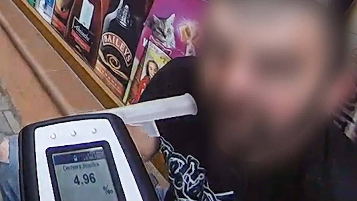 Rekordman měl v krvi téměř pět promile alkoholu a spokojeně seděl na parapetu večerky