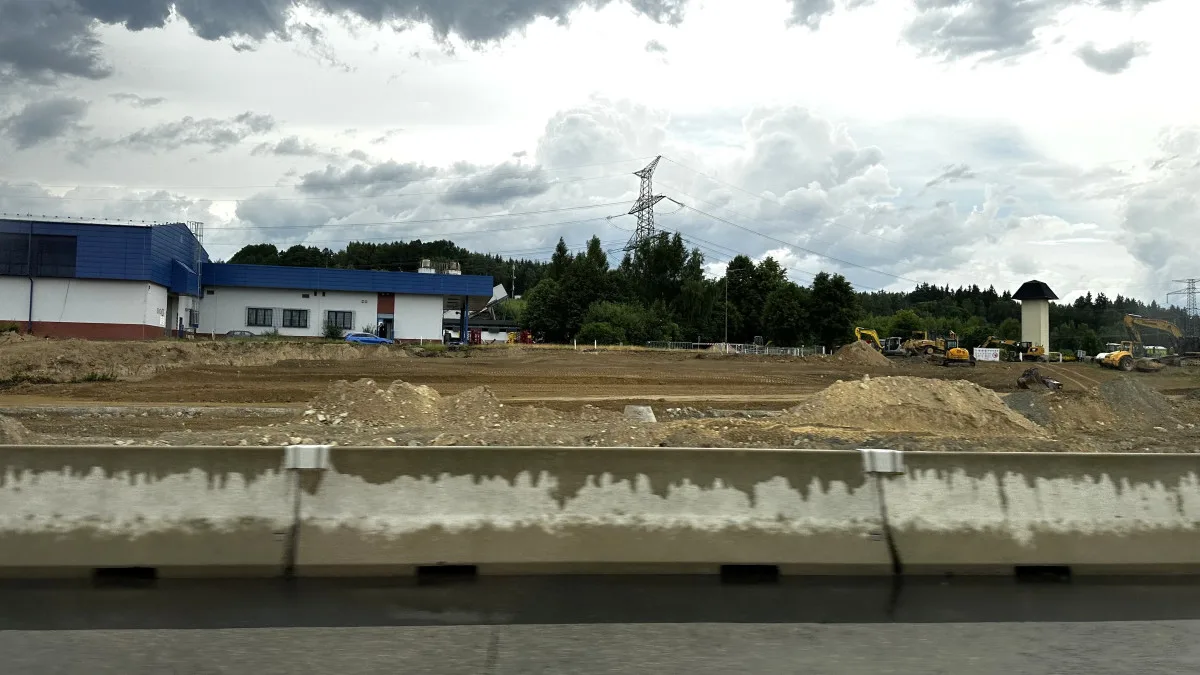 Stavba odpočívky na dálničním přechodu v Rozvadově