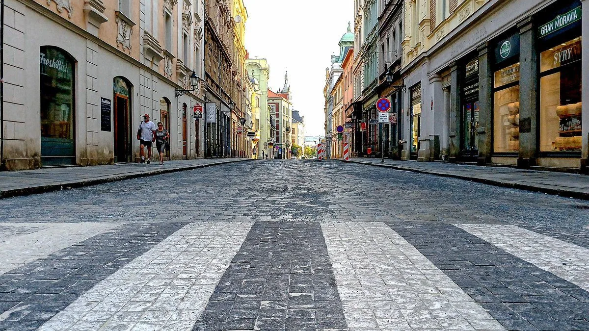 Velmi důležitá Rooseveltova ulice je opravená a v předstihu se tam vrací provoz