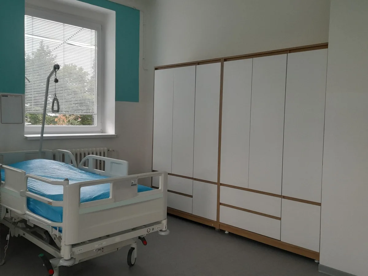 Rokycanská nemocnice zkrášlila oddělení. Pacienti mají nové skříně i podlahy