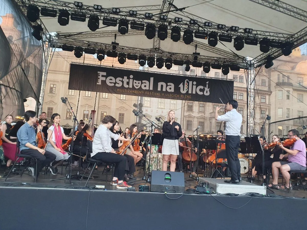 Charitativní jízdy na handbicích během Festivalu na ulici pomohly paliativní péči i kultuře