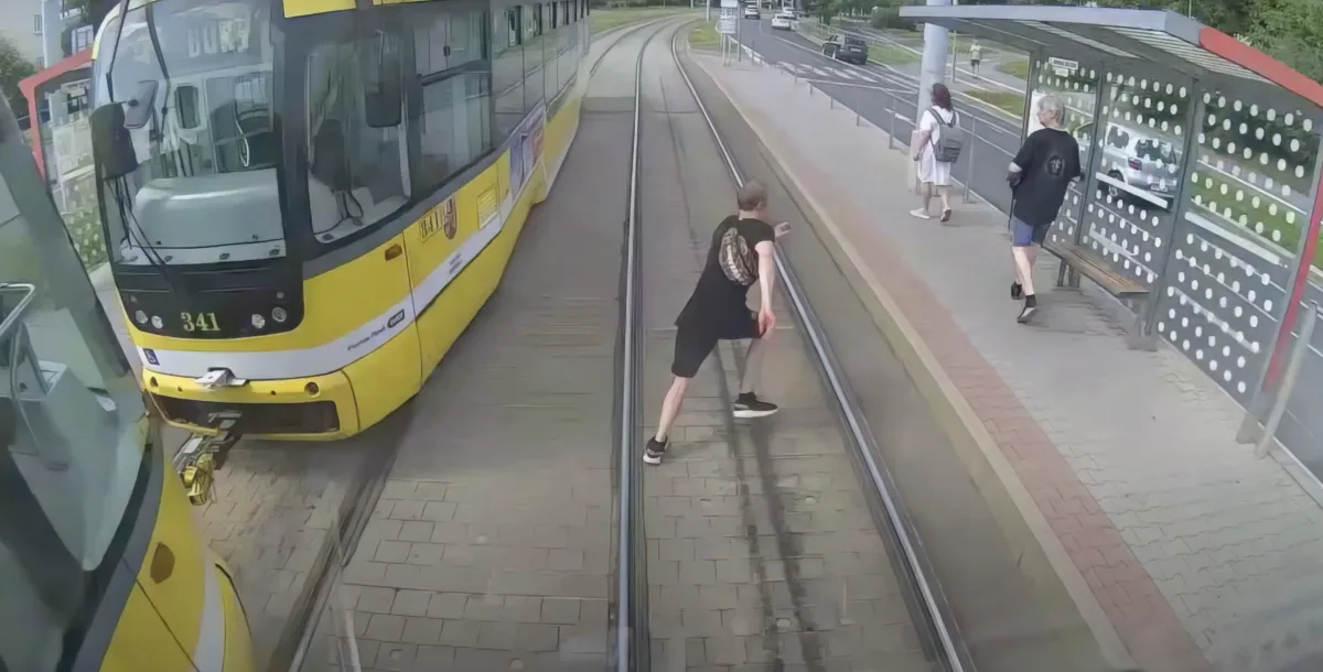 Dopravní podnik spustil osvětovou kampaň. Reaguje na časté střety chodců s tramvajemi.