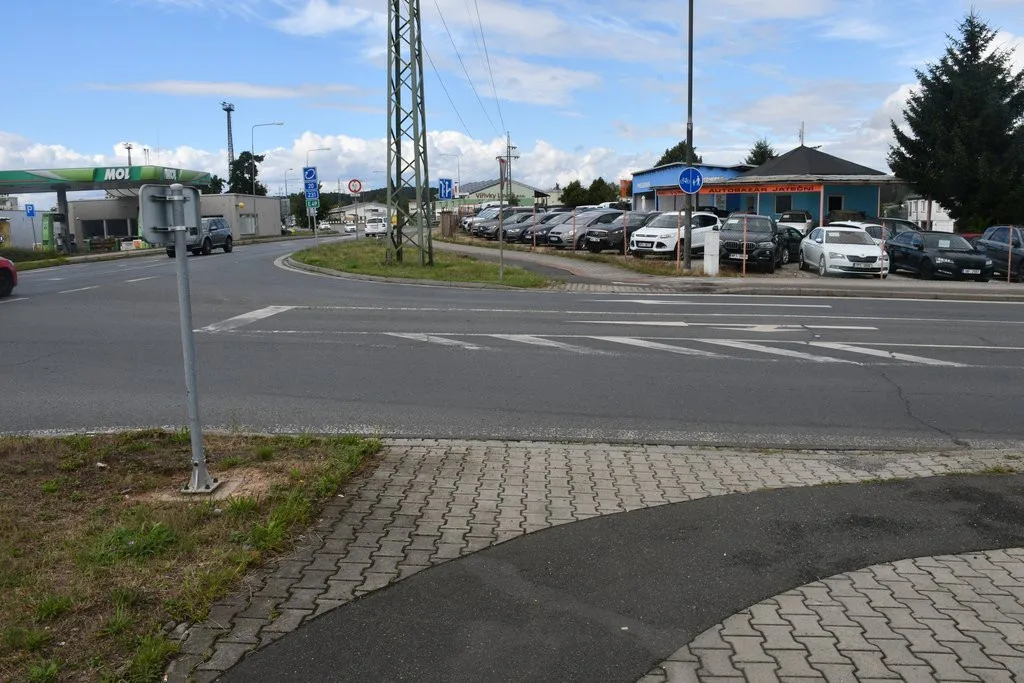 Větší bezpečí pro chodce i rychlejší průjezd MHD, křižovatka dostane nové semafory