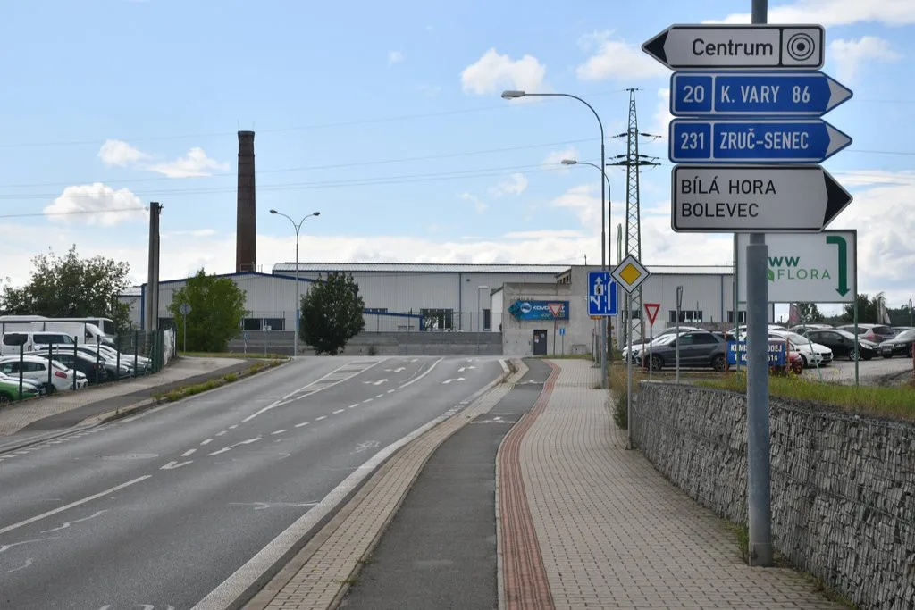 Větší bezpečí pro chodce i rychlejší průjezd MHD, křižovatka dostane nové semafory