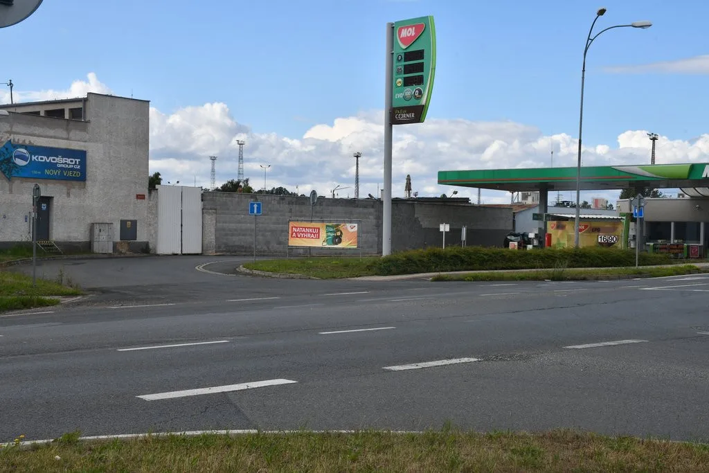 Větší bezpečí pro chodce i rychlejší průjezd MHD, křižovatka dostane nové semafory