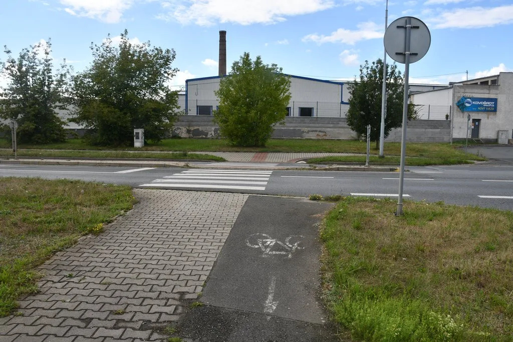 Větší bezpečí pro chodce i rychlejší průjezd MHD, křižovatka dostane nové semafory