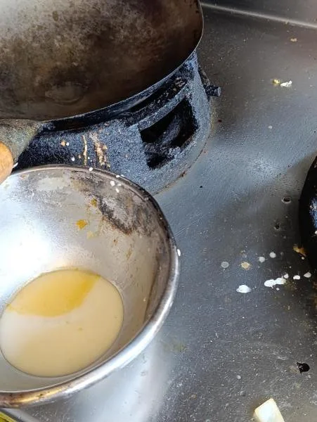 Naprosto nepřijatelná hygiena, inspekce uzavřela asijské bistro před bývalým Priorem
