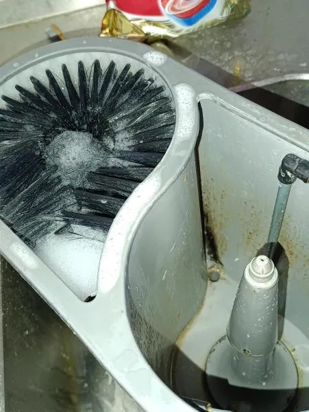 Naprosto nepřijatelná hygiena, inspekce uzavřela asijské bistro před bývalým Priorem