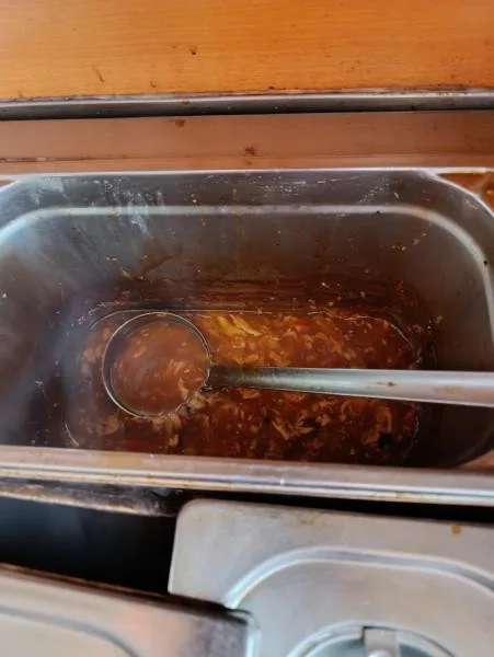 Naprosto nepřijatelná hygiena, inspekce uzavřela asijské bistro před bývalým Priorem