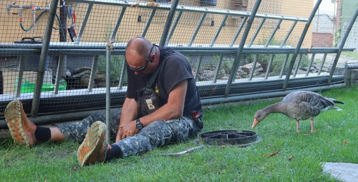 Na stavbě pracuje samozřejmě i Karel Makoň