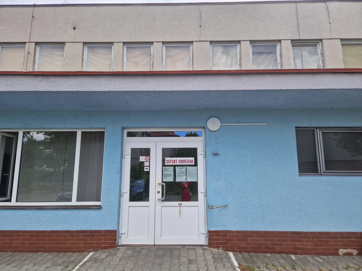 Rodiče tisíců dětí o svého pediatra nepřijdou, obvod pro ně našel dočasné prostory