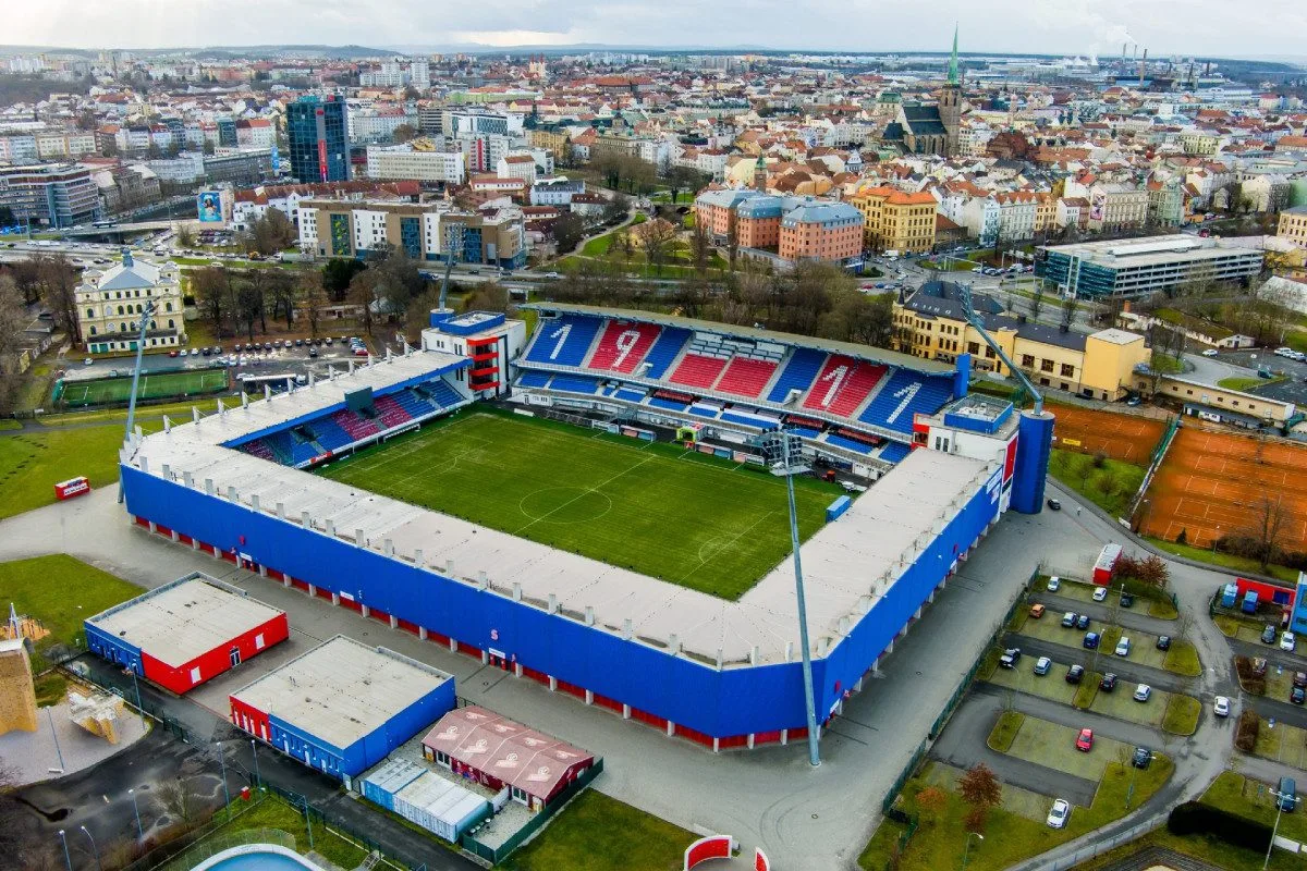 Je to oficiální. Fotbalovou Plzeň koupil miliardář a zbrojní magnát Strnad