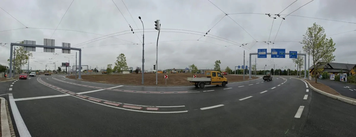 Řidiče děsí na přestavěném obřím kruháči les ze semaforů a vyhlížejí první nehodu