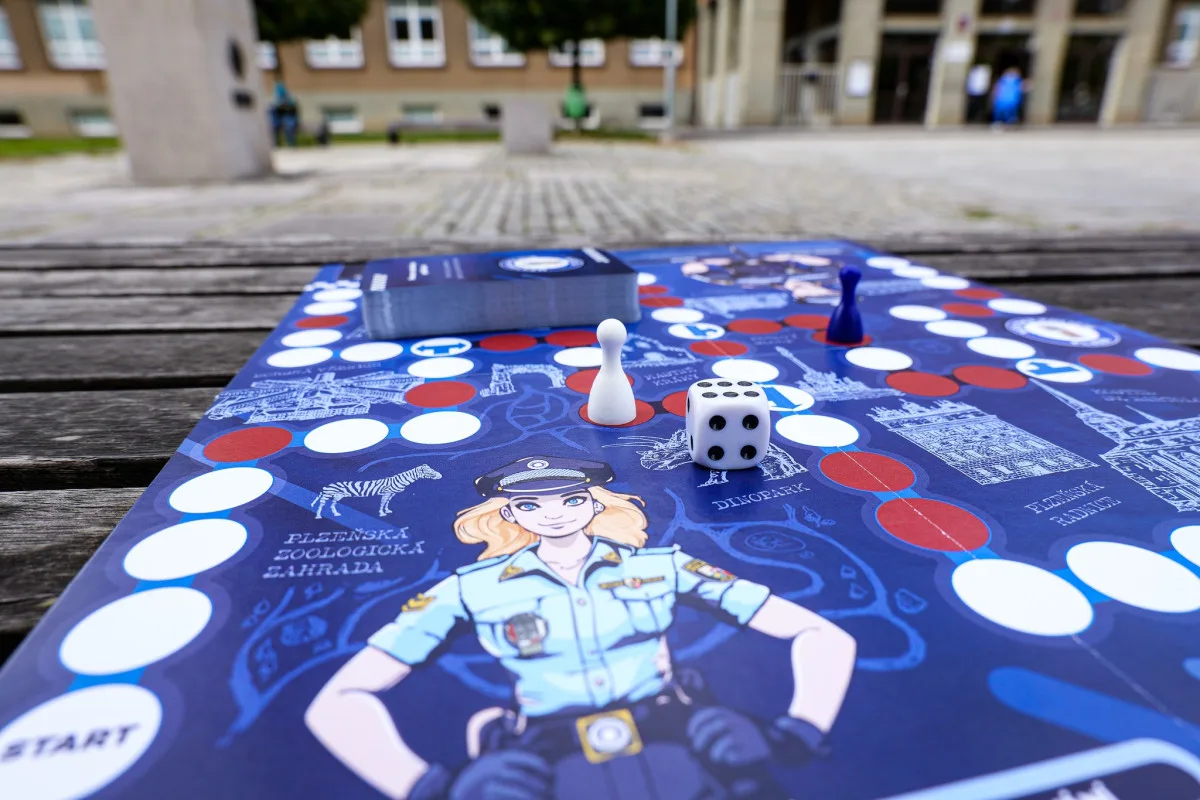 Strážnice vymyslela deskovou hru Na hraně zákona, ráda by ji dostala i do knihoven