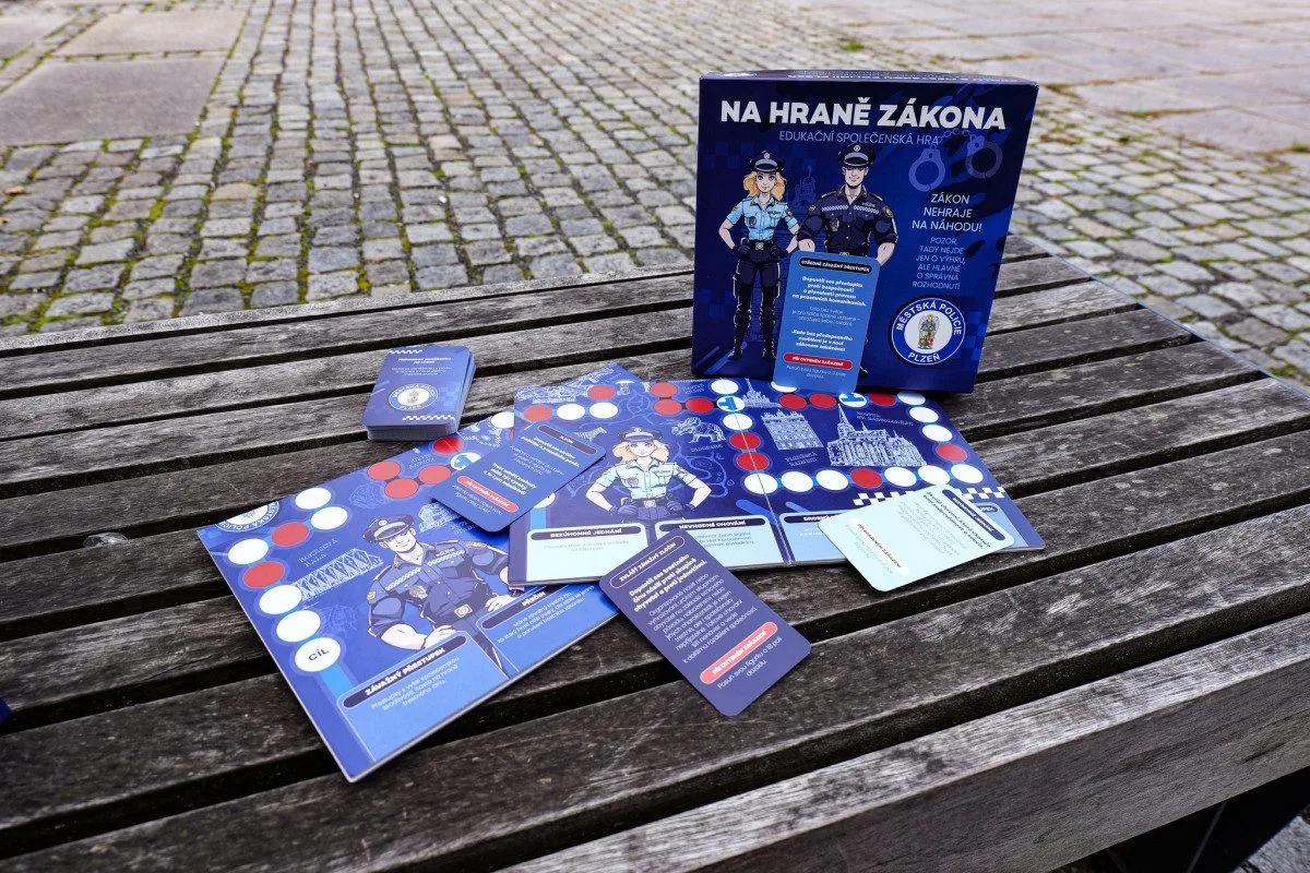 Strážnice vymyslela deskovou hru Na hraně zákona, ráda by ji dostala i do knihoven