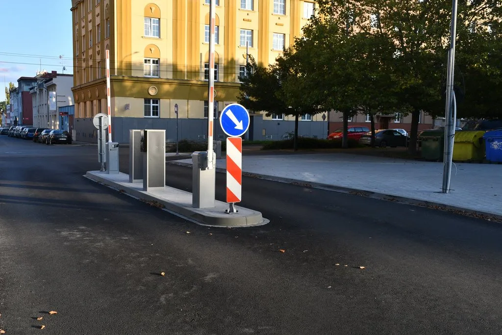 To bude hodně bolet. Novou zónu placeného parkování zavádí Plzeň u zimního stadionu