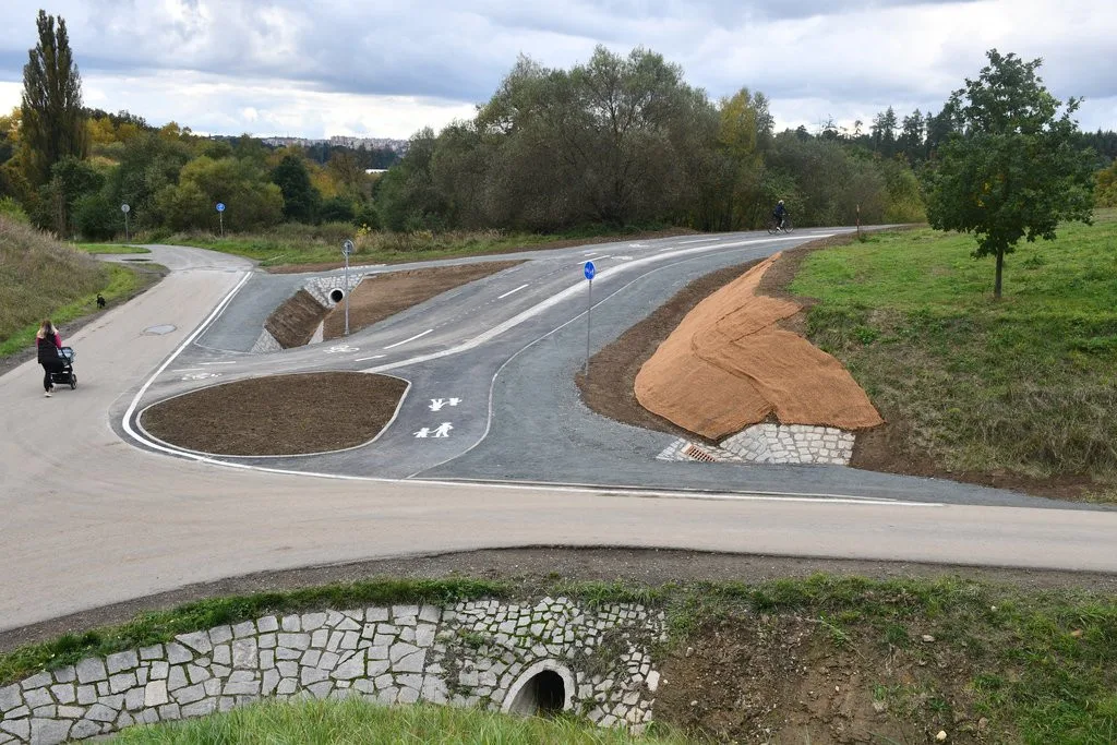 FOTO: Je hotovo. Plzeň dokončila poslední úsek železniční cyklostezky