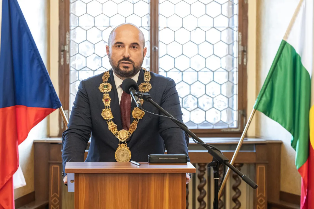 Primátor Plzně zasahuje do plánů sousední obce, starostka se proti jeho tlaku ostře brání