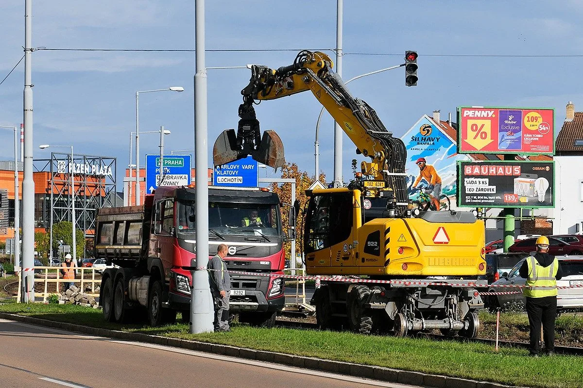 Dvoukolejná trať na Skvrňany už byla v nevyhovujícím stavu