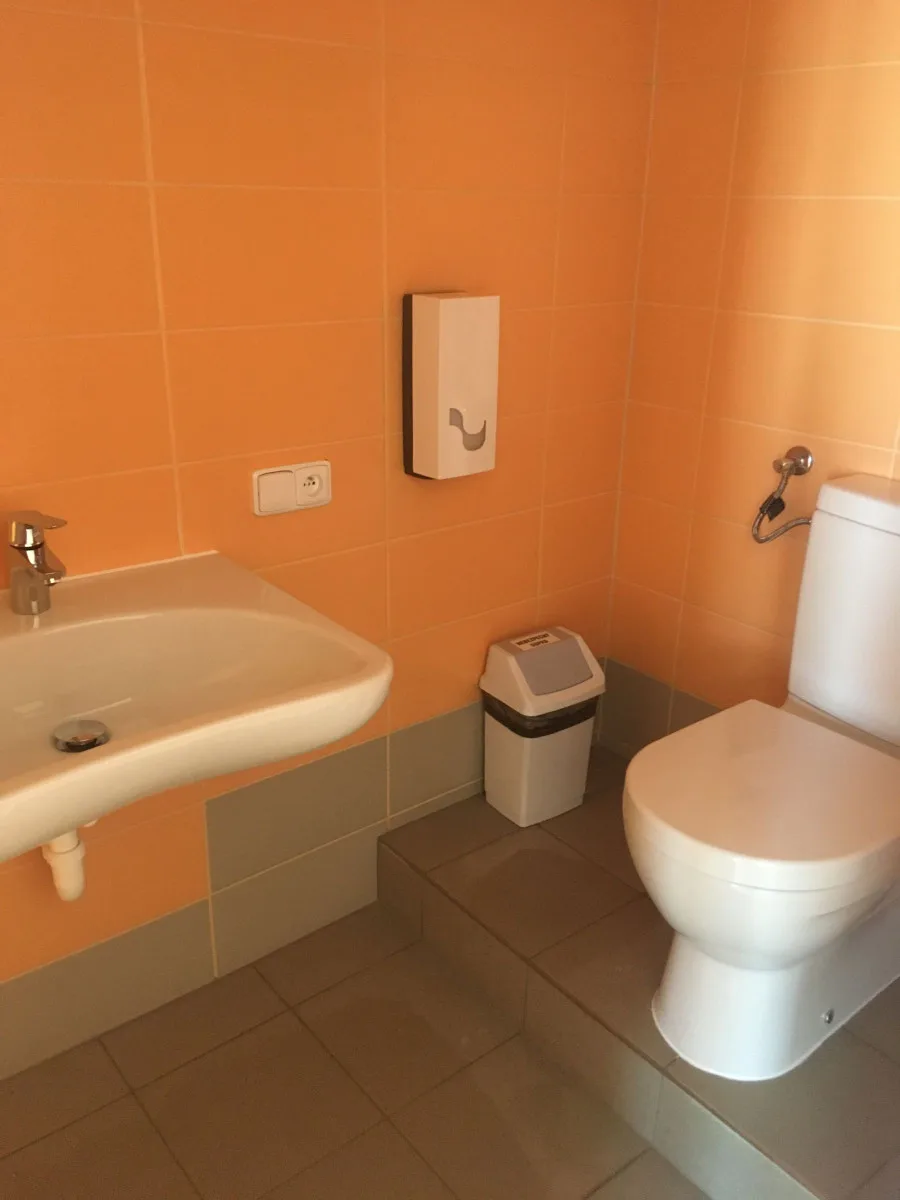 Většina pokojů v horažďovické nemocnici má vlastní toalety, modernizace pokračuje
