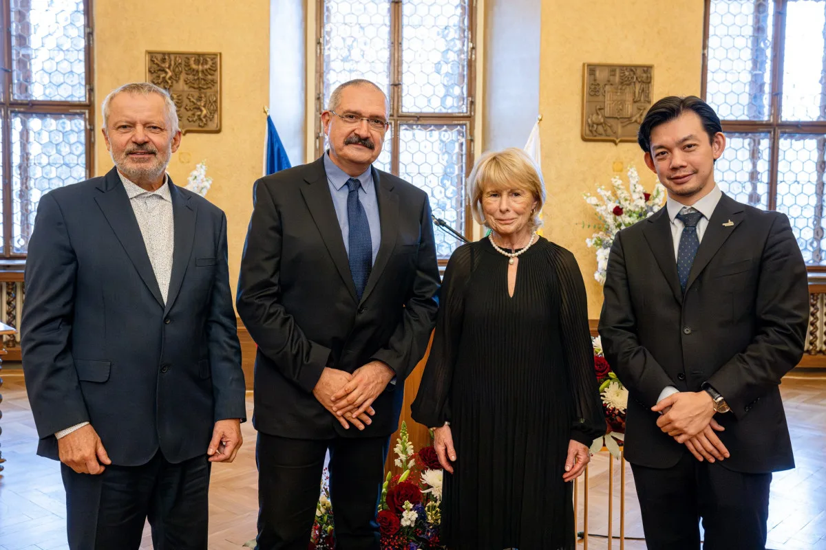 Zleva Miroslav Holeček, Jiří Ferda, Milena Majerová a Chuhei Iwasaki