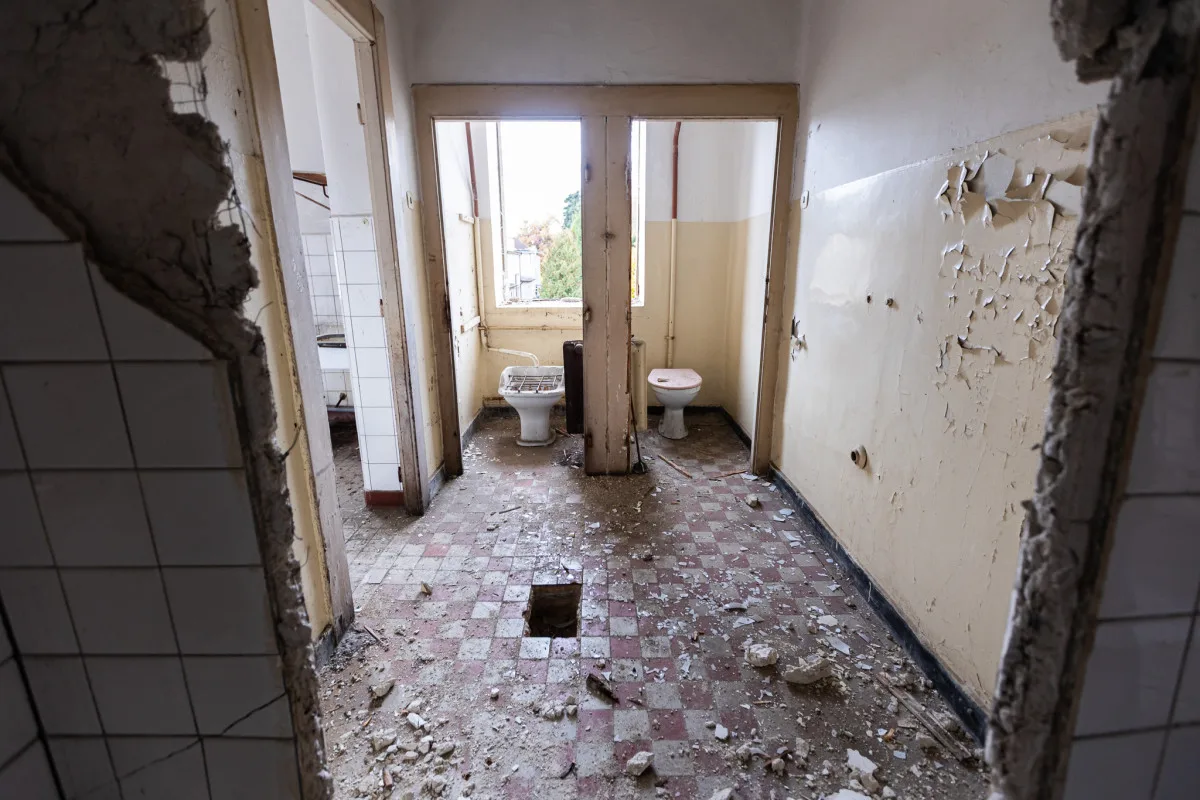 Takto vypadala budova před zahájením demoličních prací