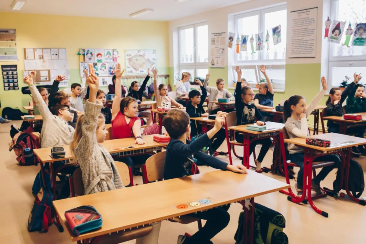Učitelé základních škol se budou školit, jak hodnotit děti slovně a nejen známkou