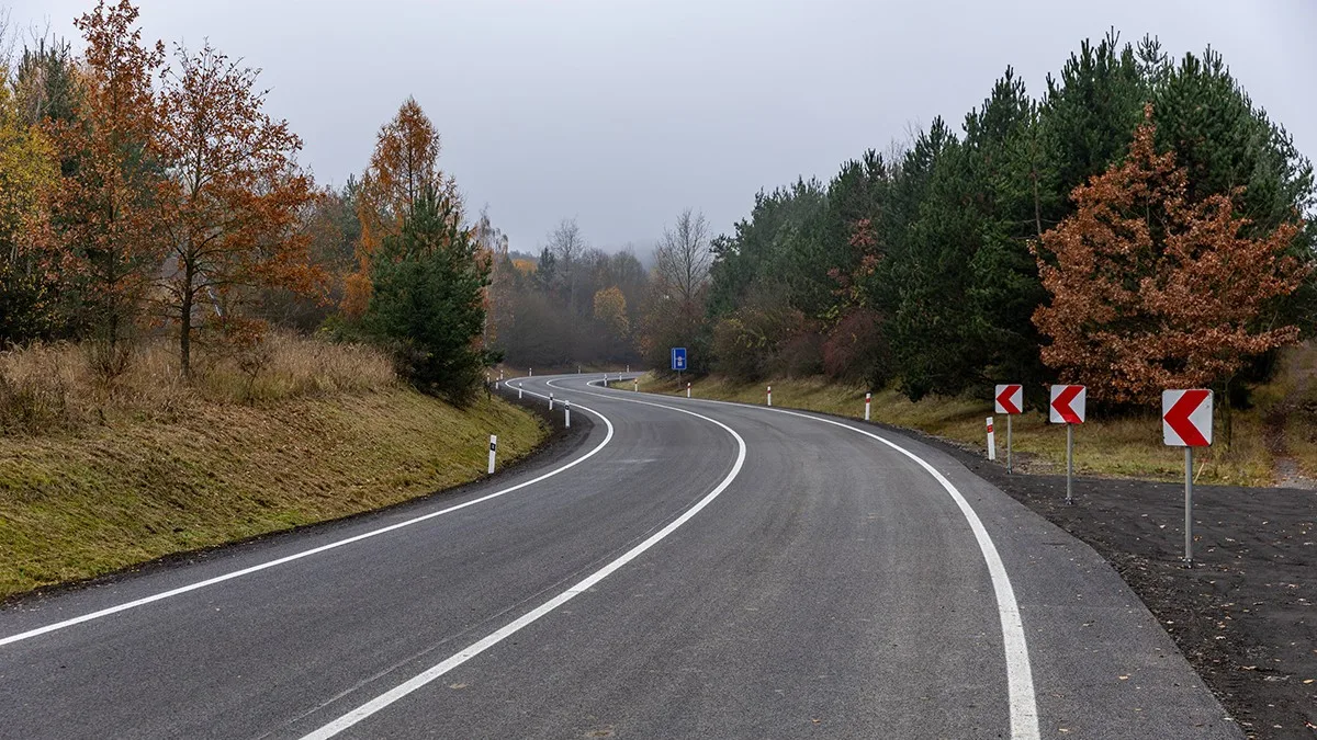 Řidiči se po devíti měsících vrátili na opravenou II/605 v úseku Rokycany-Ejpovice