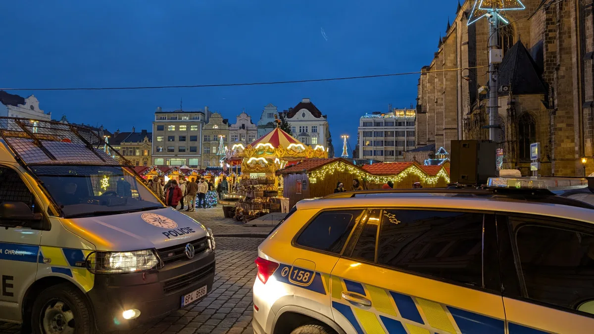 Na bezpečnost dohlíží větší množství policistů.