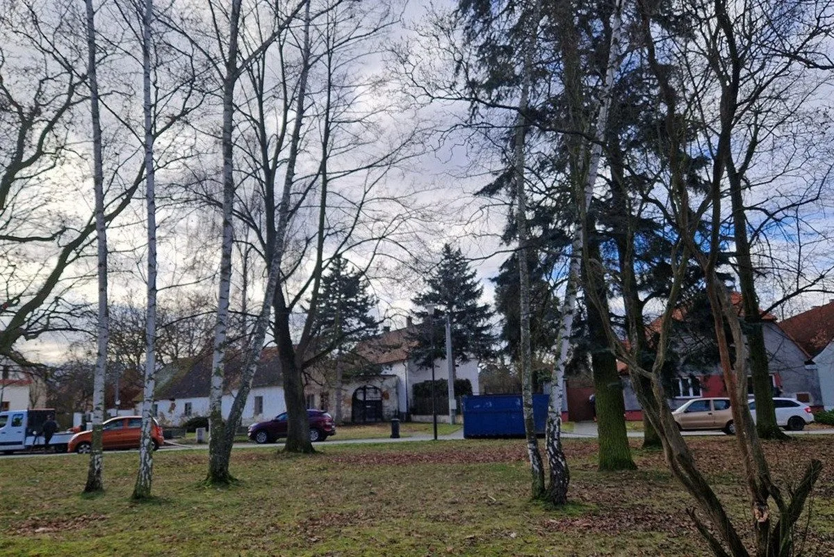 Křimické náměstí se dočká obnovy, dostane nové cesty i lavičky