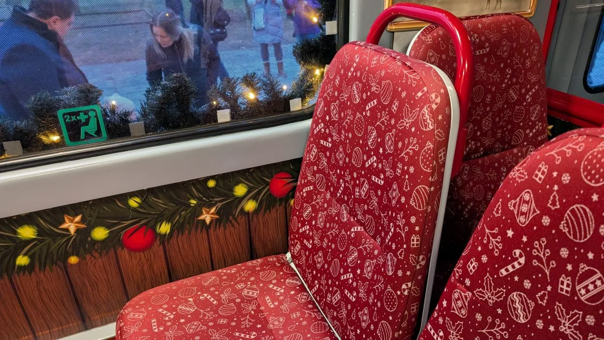 Po kolejích jede chaloupka, plzeňská vánoční tramvaj prošla největší změnou v historii