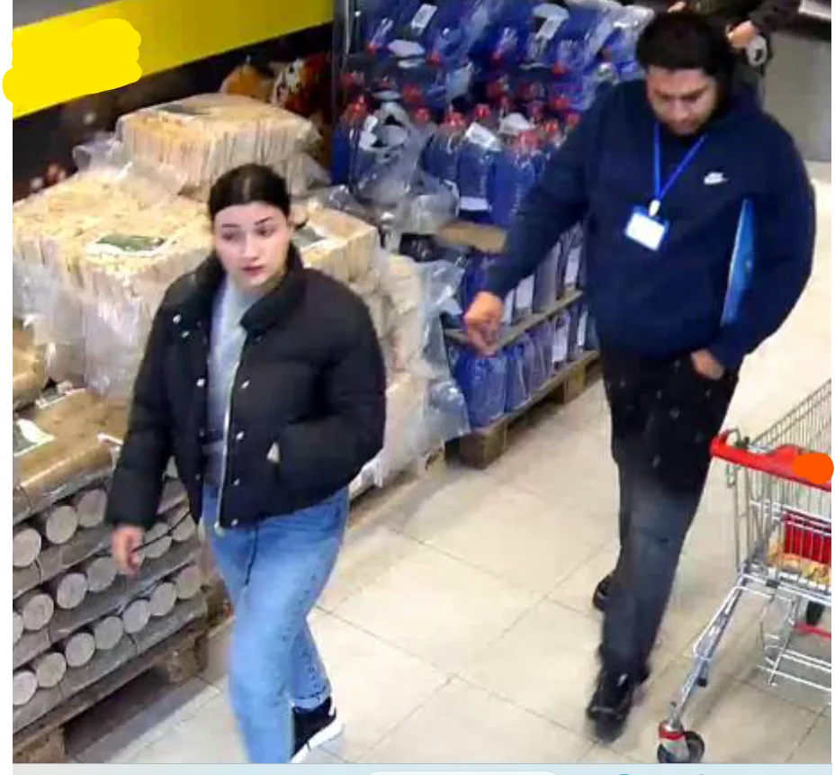 Policie pátrá po totožnosti této dvojice